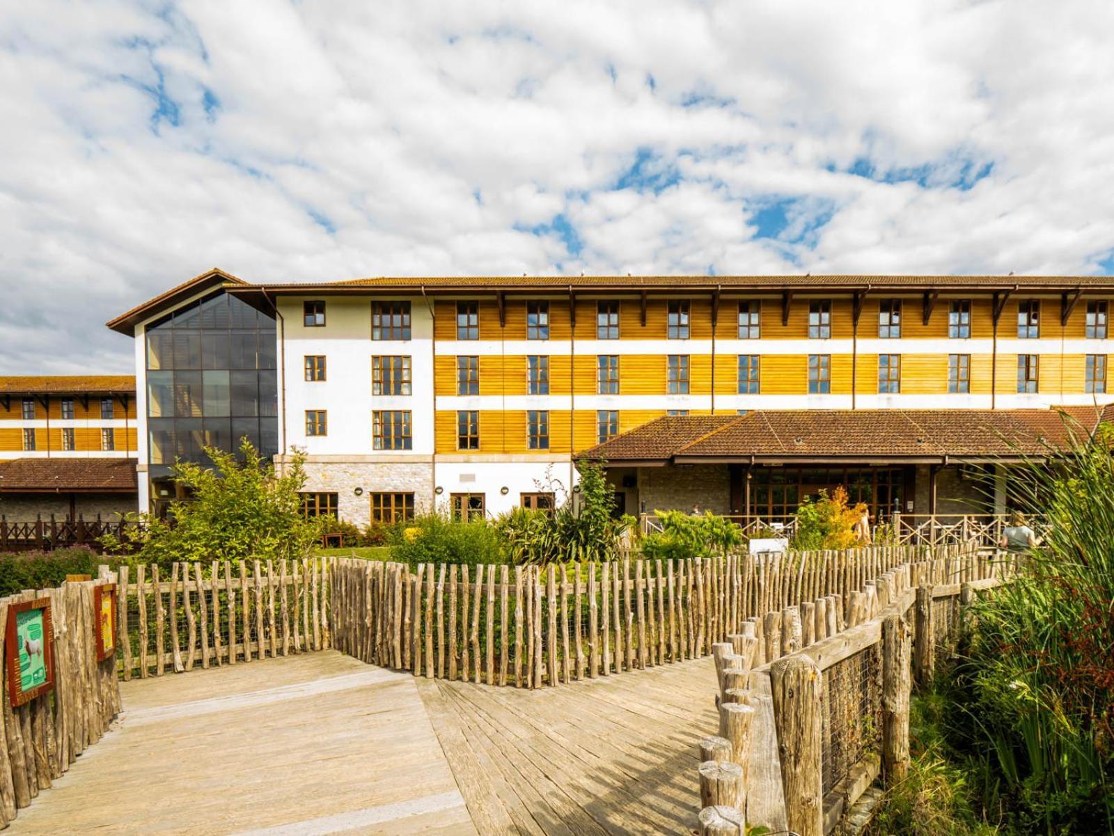 Chessington Safari Hotel Exteriér fotografie